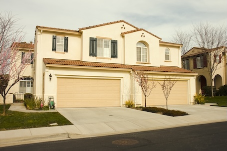Why Soft Washing is Better Than Pressure Washing for Stucco